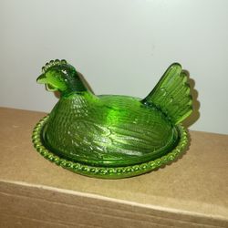 RARE Emerald Green Indiana Glass Hen on Nest, in perfect condition. No chips or cracks."