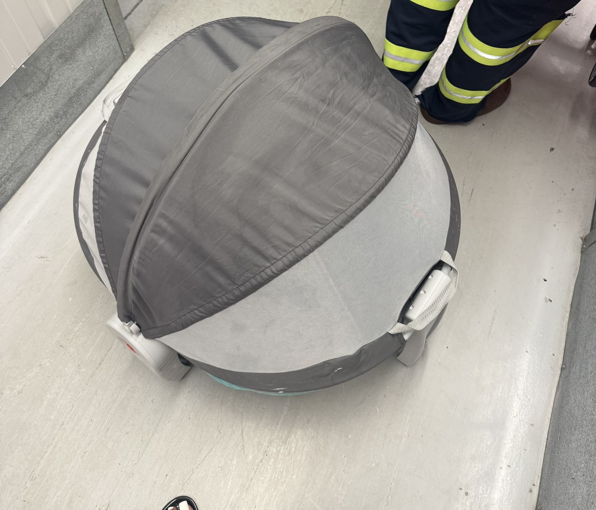 On The Go Infant Dome  Portable Bassinet And Play Space 