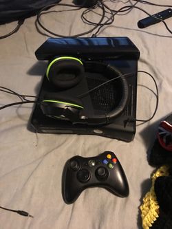 Xbox 360 with kinetic and turtle beach headset and controller