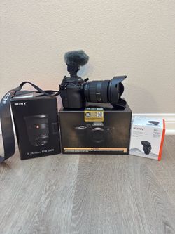 Sony A7 IV camera and Sony FE 24-70mm f/2.8 lense