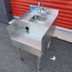 18"W STAINLESS STEEL SINK with FAUCET 