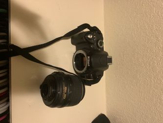 Nikon D60 camera with lens and carrying case