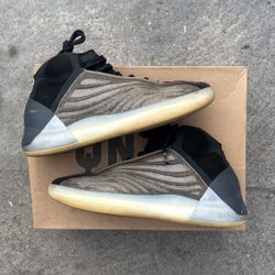 Size 11 - Adidas Yeezy QNTM Barium