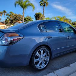 Nissan Altima, Clean Title, 4 Cylinder Gas Saver, Smogged, Registered, 20"Rims, Runs And Drives Great 