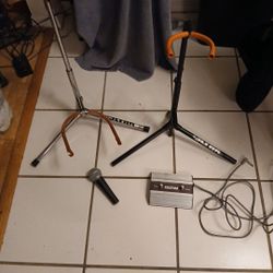 Ultra guitar stand one black one crome  With a microphone and Ku s t o m  Vintage guitar Thing i'm a jiggy not quite Sure what it is but Quite expensi