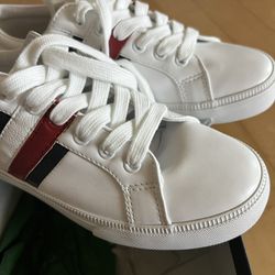 WOMENS Tommy Hilfiger Size 6 NEW IN BOX
