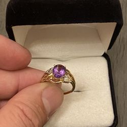 Beautiful 10k Gold Ladies Ring