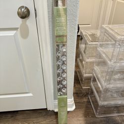 DECORATIVE SHOWER ROD & HOOKS SET