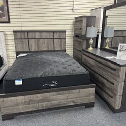 Queen Size Bedroom Set. 🚚WE DELIVER🚚