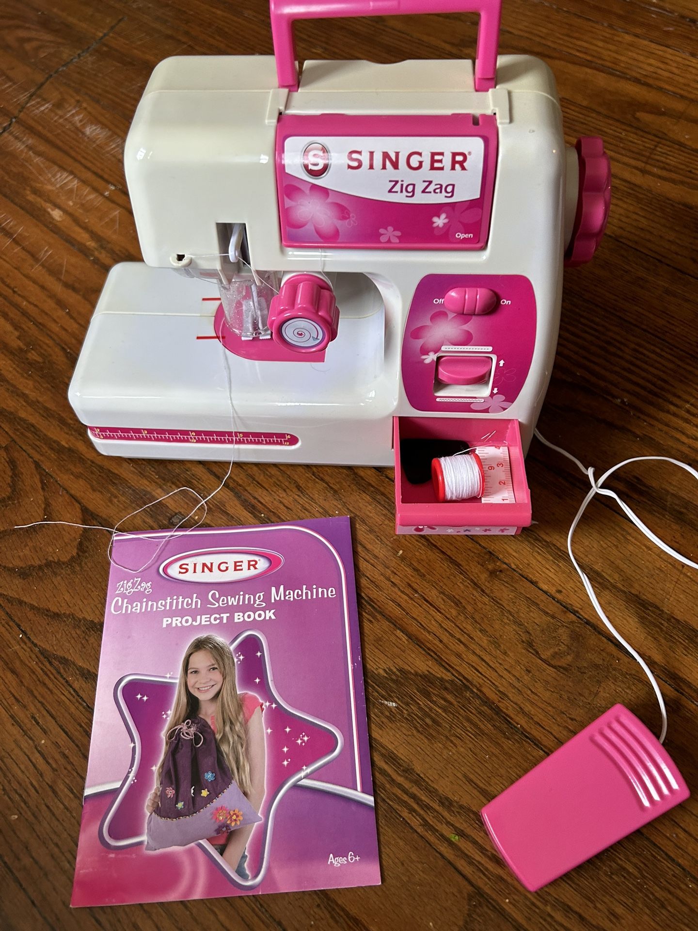 Singer Zig Zag Chainstitch Sewing Machine For Kids 6+ Learn Sew Children