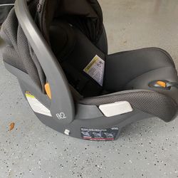 Chicco Fit2 Infant Car Seat With Base