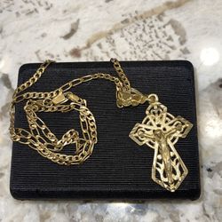 Gold Cross Pendant/Chain 