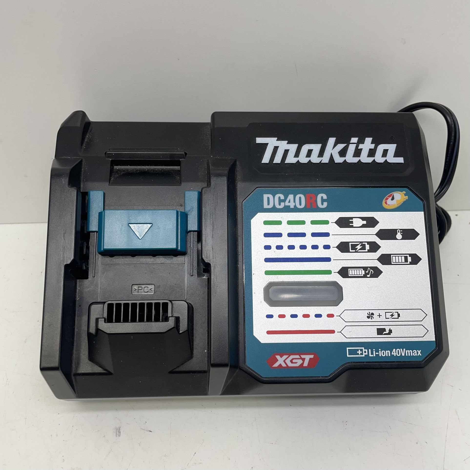 Makita 40v Charger 197143/12