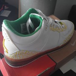 Unique Nike Air Jordans  Like New Collectables Rare $100 Sz 10