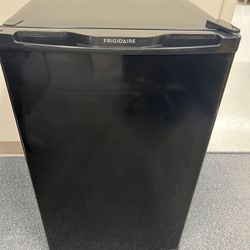 Frigidaire Black Compact Refrigerator 