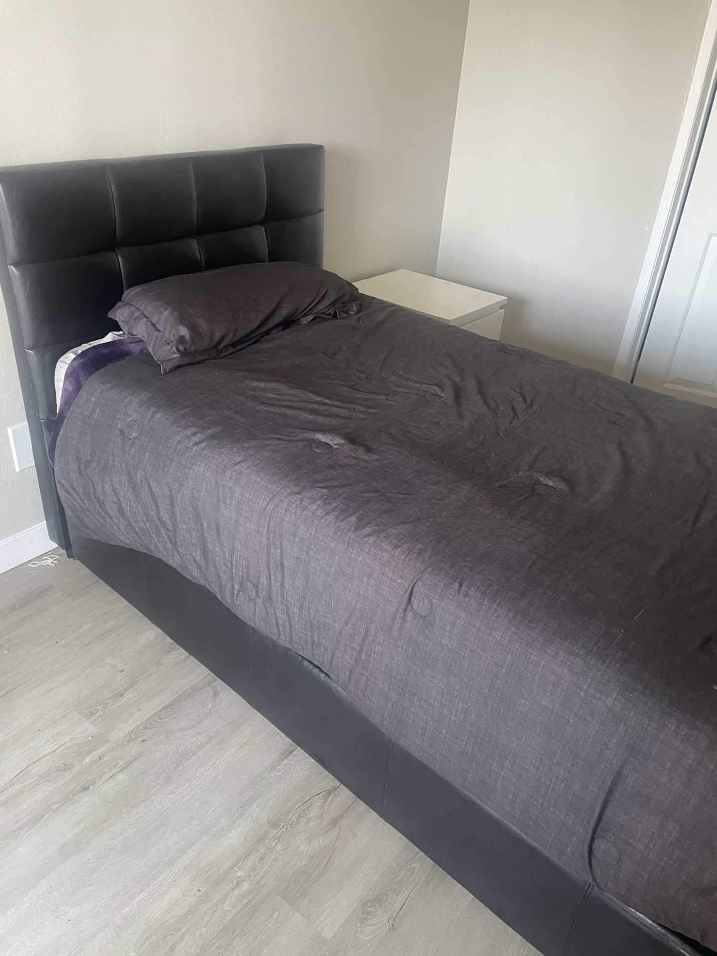 Twin Bed With Trundle