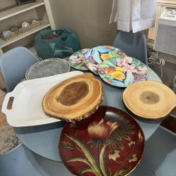PLATTERS/TRAYS 