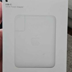 MacBook Pro Charger USB-C 140W 