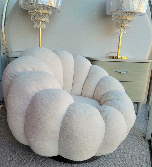 SWIVEL CHAIR BLACK BASE - WHITE BOUCLE