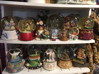 Lots of assorted globes