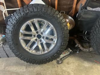20 inch GM Snowflakes 37s tires