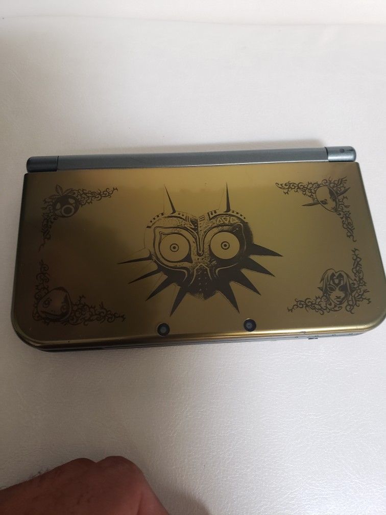 Nintendo 3DS XL (LIMITED EDITION)