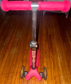 Micro pink scooter