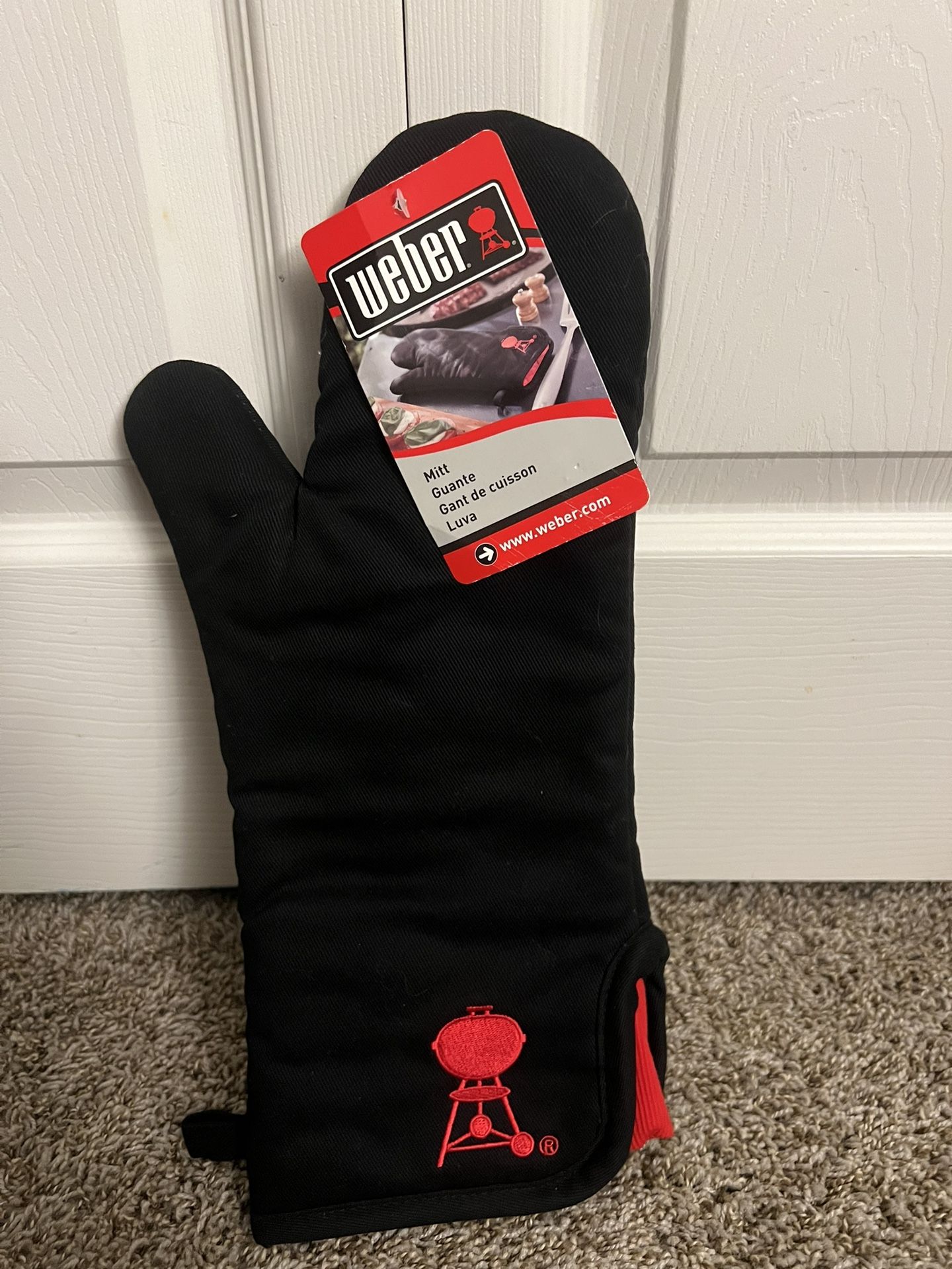 NWT Weber Brand Mitt