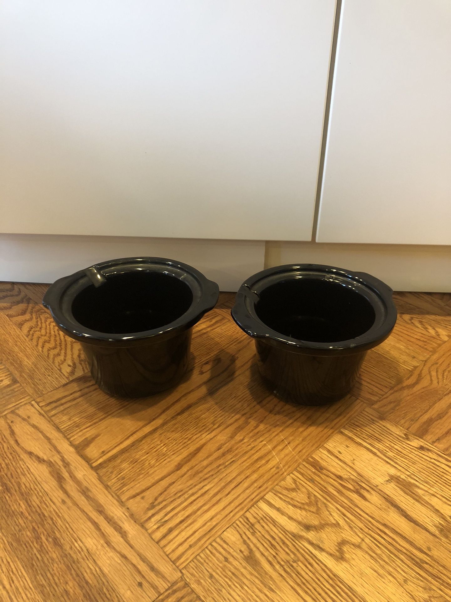 Two ceramic flower pots