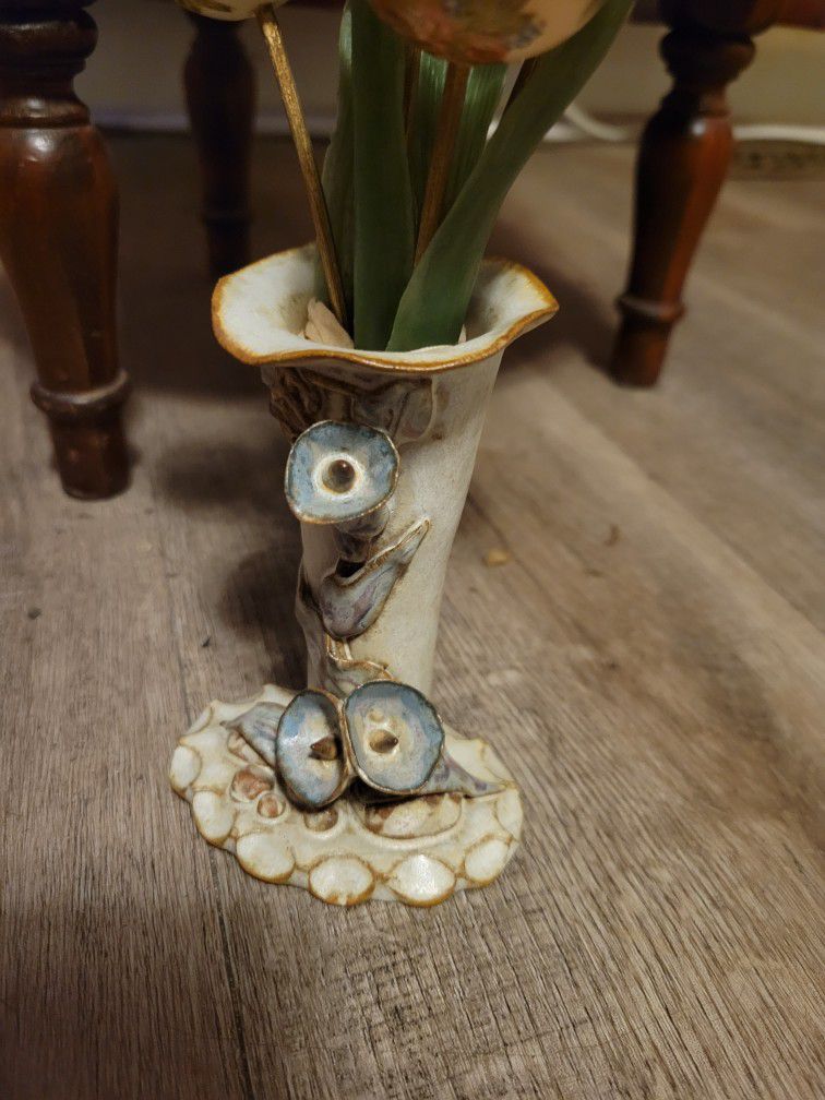 ***SALE $10*Vintage/Antique Victorian Design Pottery Vase With Handpainted Eggs