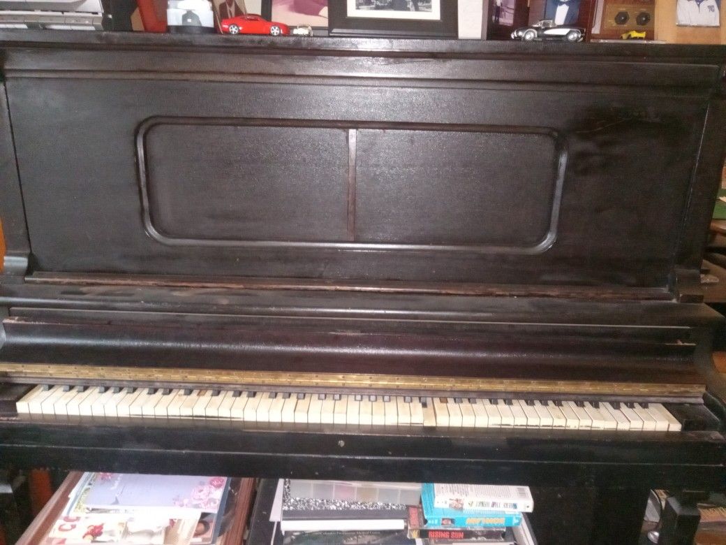 PIANO FOR SALE ( ANTIQUE)