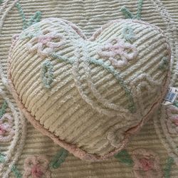 Pillows And Lightweight Crib Blanket