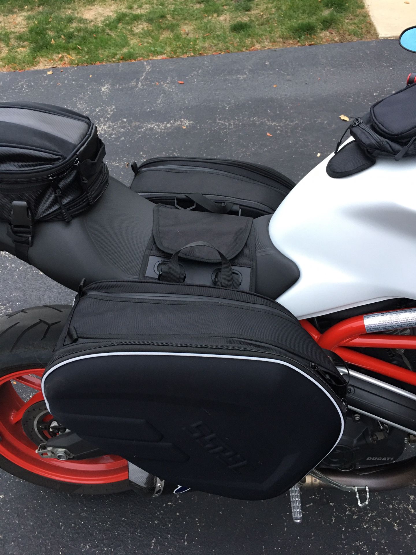 Motorcycle hard luggage bags