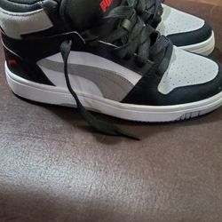 Boys Puma NEW!!  Size  3.5 