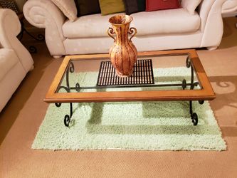 COFFEE TABLE AND RUG