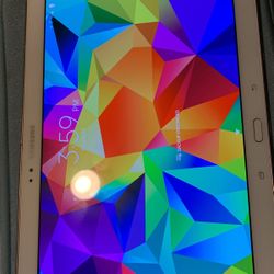 WHITE/GOLD SAMSUNG TABLET 16GB