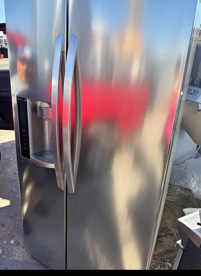 ✅☘️nice refrigerator side by side $400 everything works👀Free delivery