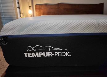 New King Tempurpedic LuxeAdapt Soft mattress + adjustable base with massage features complete set