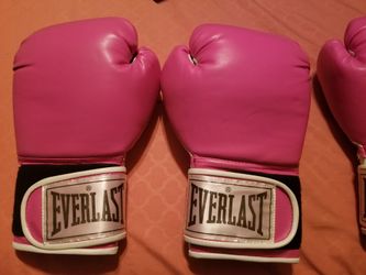Everlast Boxing gloves 12ounce 12 ounce Breast Cancer awareness