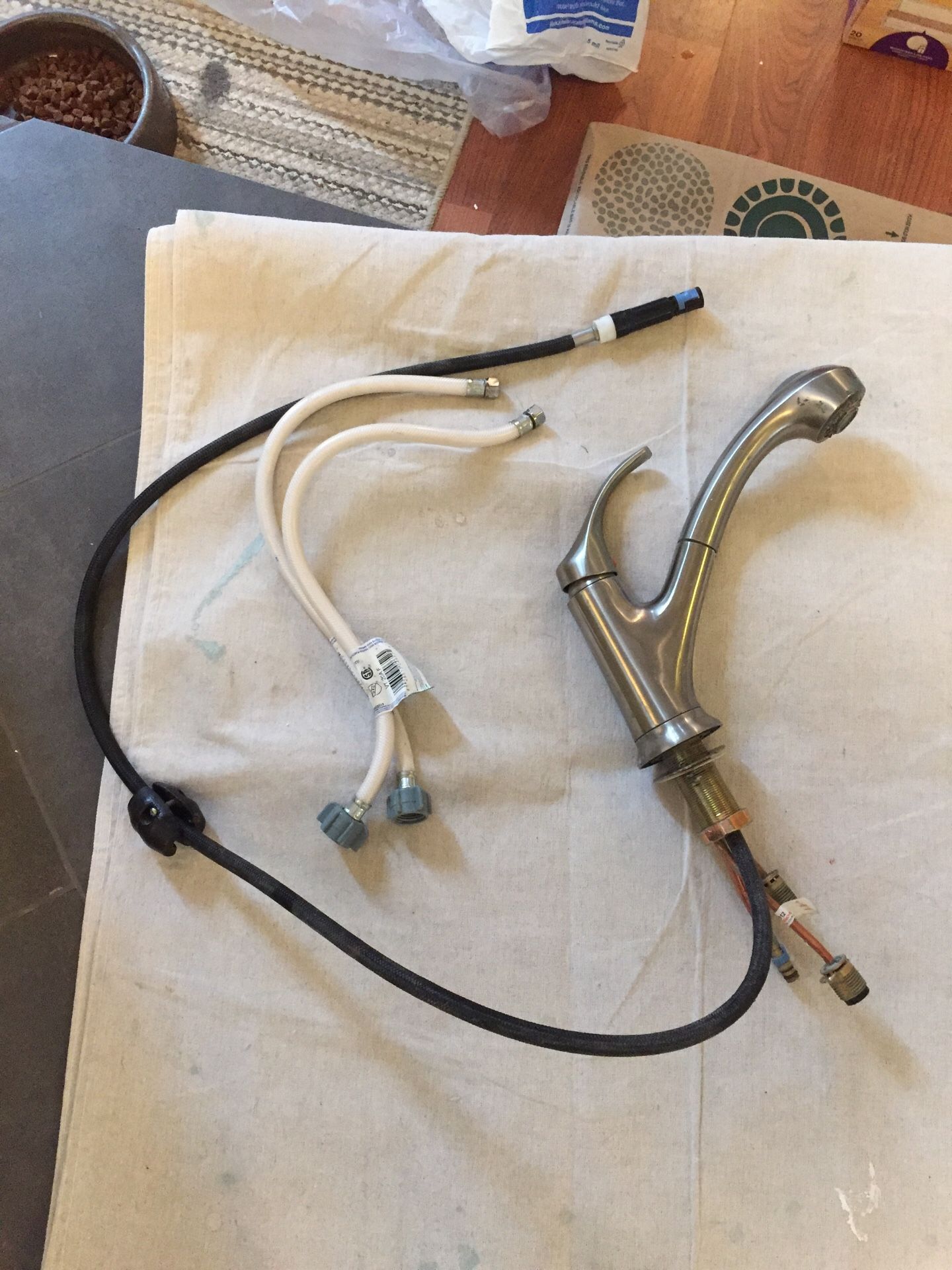 Complete kitchen faucet. Needs cleaning but works well