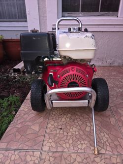 Honda Gas-Powered Pressure Washer  GX390 ENGINE WITH COMET PUMP ZWD4040