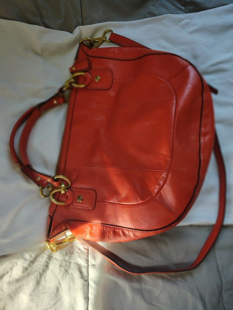 Salmon Colored Coach Hobo Bag Great Condition. #b13201f23o48