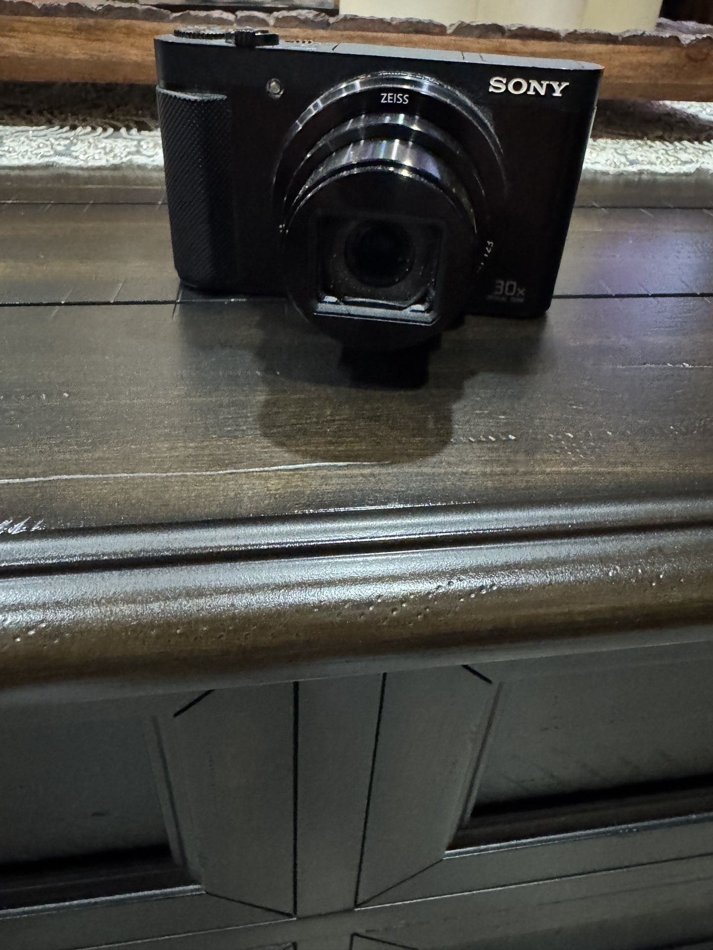 Sony Cyber-shot DSC-HX90V 