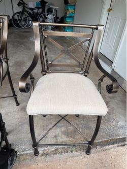 2 high chairs