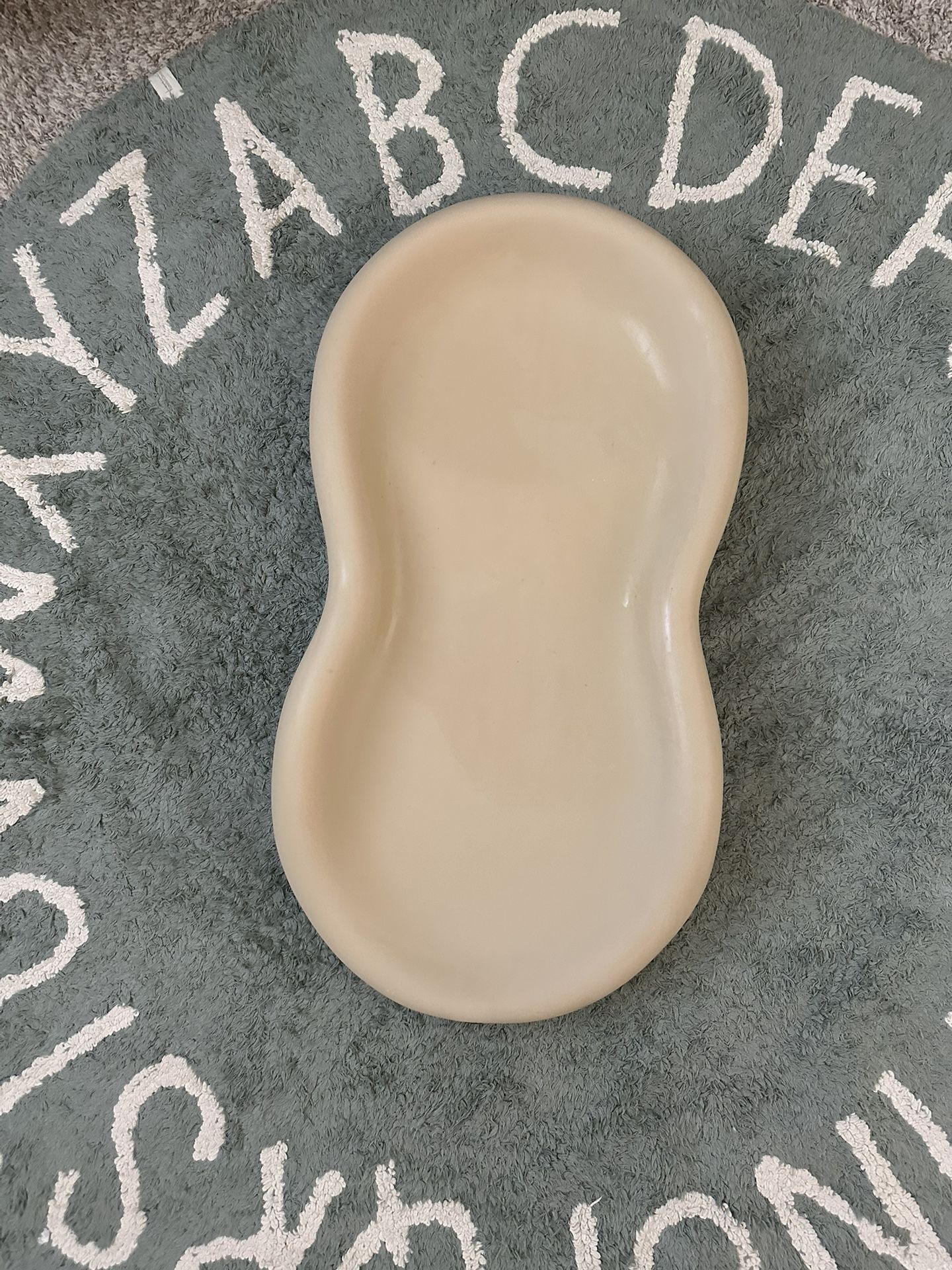 Keekaroo® Peanut Changer in Vanilla – Gently Used, Excellent Condition