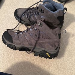 Size 9, Merrill Hiking Boots New 