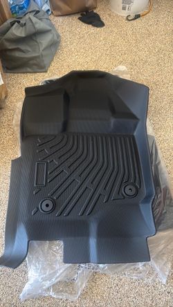 Black All-Weather Rubber Car Floor Mat