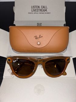 Ray-Ban Meta Smart Glasses with Case