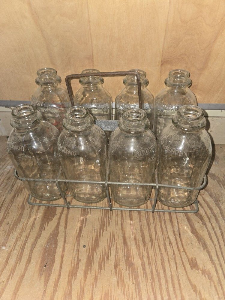 8 Quart Wire Milk Crate W/ 8 Quart-Size Milk Bottles