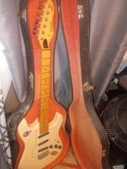 USA Made Peavey Predator Guitar w Hard Case